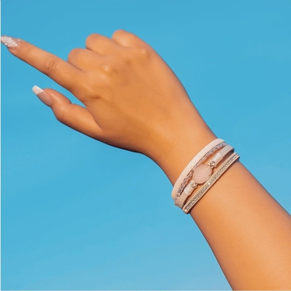 1 LEFT! White Faux Druzy Faux Leather Magnetic Multi-layered Bracelet - Picture 3 of 7